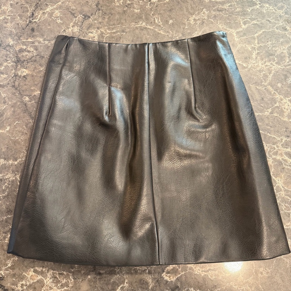 H&M Faux Leather Skirt With Silver Zipper - Picture 2 of 7
